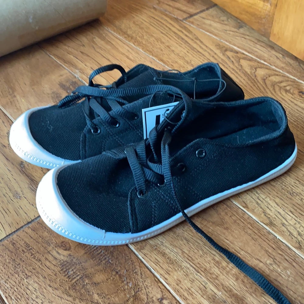NWT Black shoes size 8